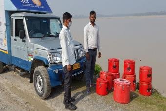 Akshaya Patra vans reach the locations to provide food relief to people in distress