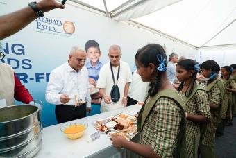 Mr Shridhar Venkat, CEO, The Akshaya Patra Foundation lends a hand at serving mid-day meals to the beneficiaries.