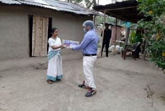 People relying on daily wages are happy to receive their ration.