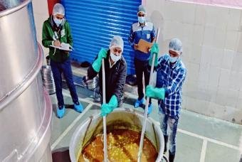 Fresh batch of ‘Aloo Matar’ being prepared at Akshaya Patra’s Gorakhpur Kitchen