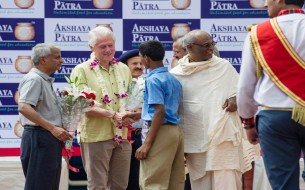Snapshots-From-Clinton's-Visit-To-Jaipur-Kitchen